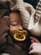 Įkelti vaizdą į galerijos rodinį, Ortodontinis HEVEA čiulptukas, 3-36 mėn.